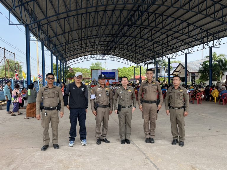 ผกก.สภ.หนองบัวแดง อำนวยความสะดวกและรักษาความปลอดภัย พิธีมอบถุงยาพระราชทานของหน่วยแพทย์พระราชทาน