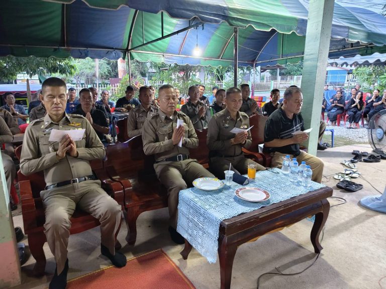 พ.ต.อ.พินิจ ประสิทธิ์เขตกิจ ผกก.สภ.หนองบัวแดง พร้อมด้วยข้าราชการตำรวจหนองบัวแดง เป็นเจ้าภาพสวดอภิธรรม